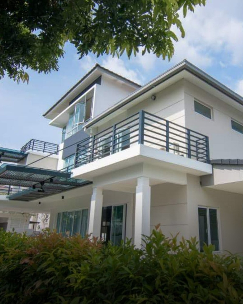Enclosed Blinds